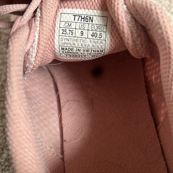 Pink ASICS - Picture 6 of 7